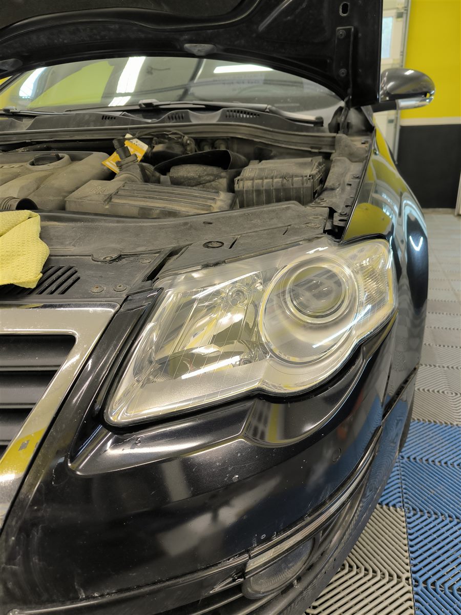 Volkswagen Passat po profesionální renovaci světlometu